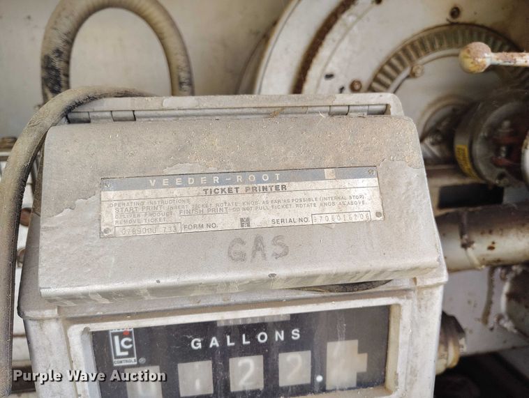 image for item DP5104 1998 Ford L8000 fuel truck