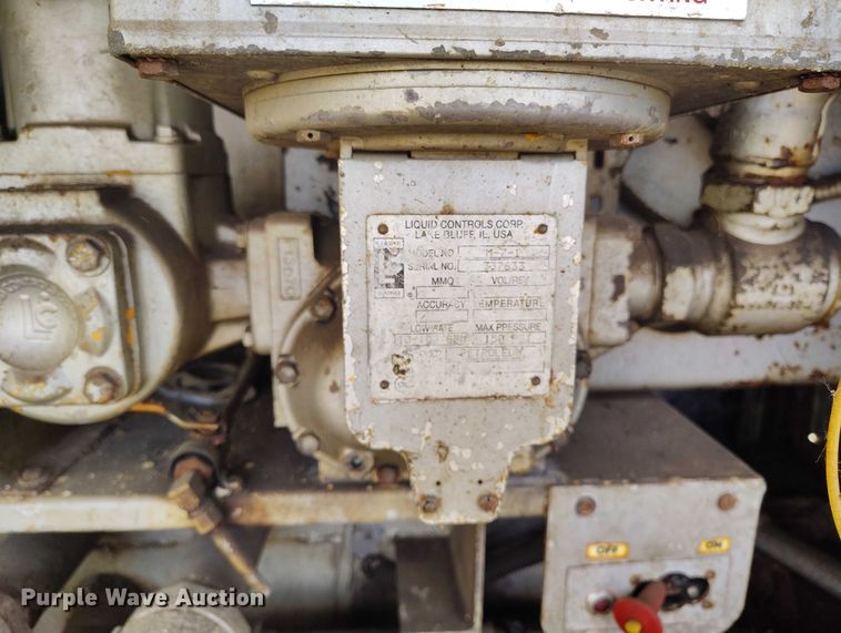 image for item DP5104 1998 Ford L8000 fuel truck