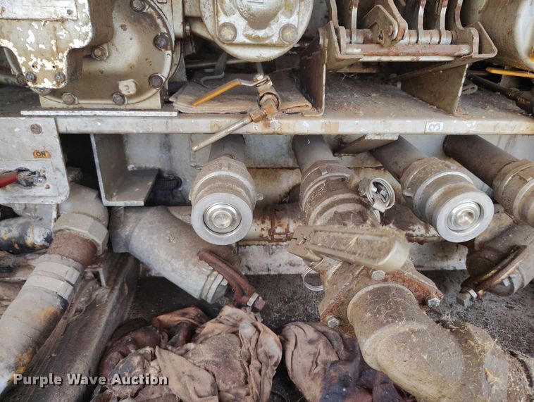 image for item DP5104 1998 Ford L8000 fuel truck