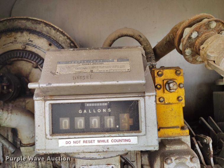 image for item DP5104 1998 Ford L8000 fuel truck