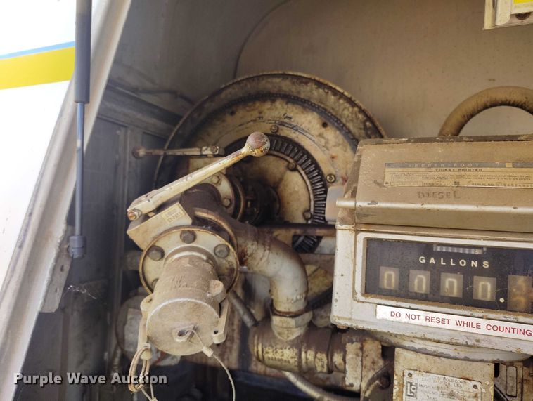 image for item DP5104 1998 Ford L8000 fuel truck