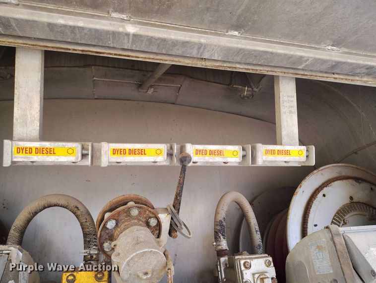 image for item DP5104 1998 Ford L8000 fuel truck