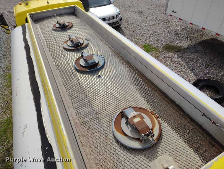 image for item DP5104 1998 Ford L8000 fuel truck