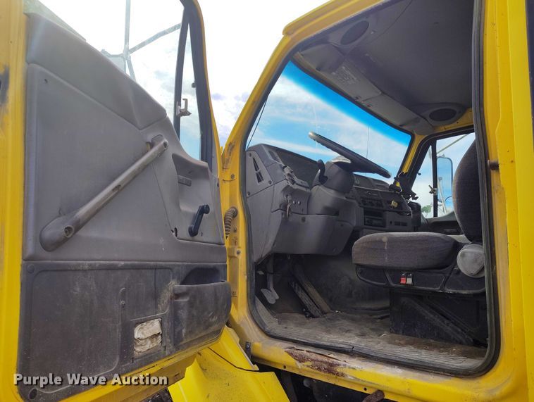 image for item DP5104 1998 Ford L8000 fuel truck