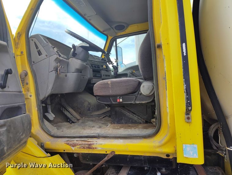 image for item DP5104 1998 Ford L8000 fuel truck