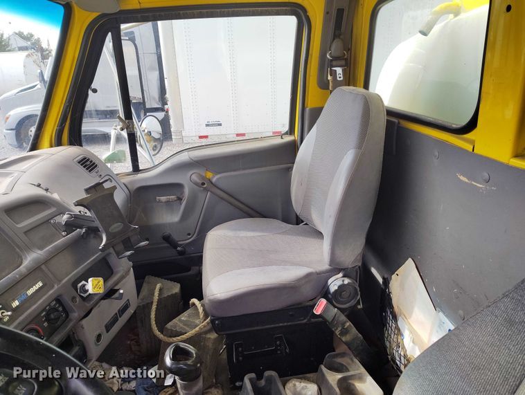 image for item DP5104 1998 Ford L8000 fuel truck