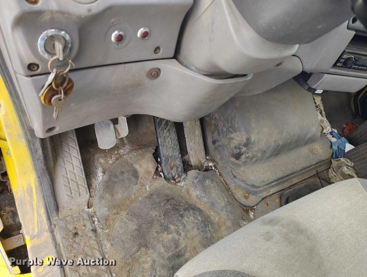 image for item DP5104 1998 Ford L8000 fuel truck