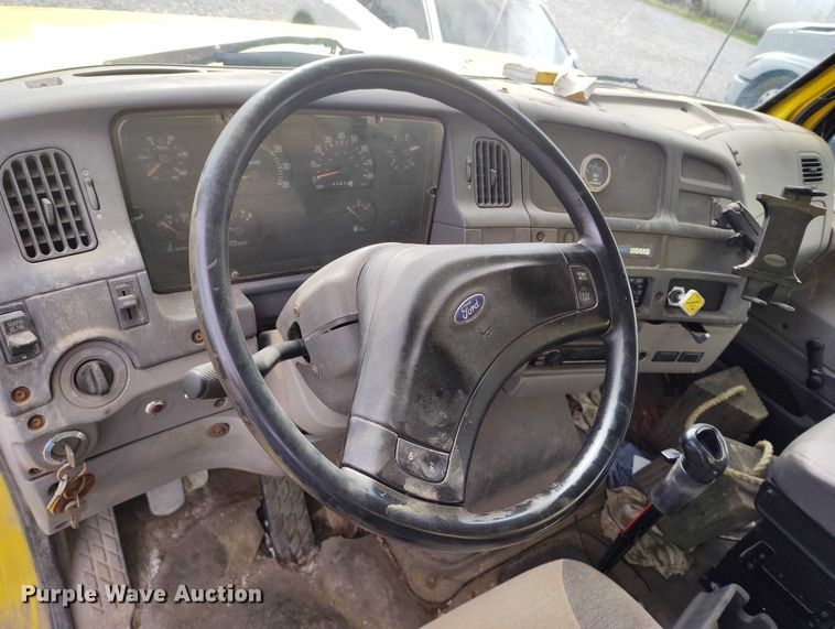 image for item DP5104 1998 Ford L8000 fuel truck