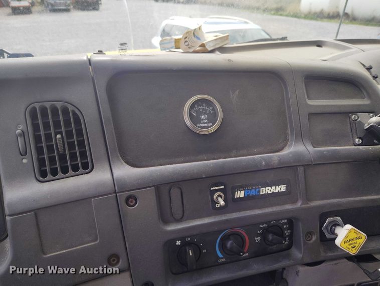 image for item DP5104 1998 Ford L8000 fuel truck