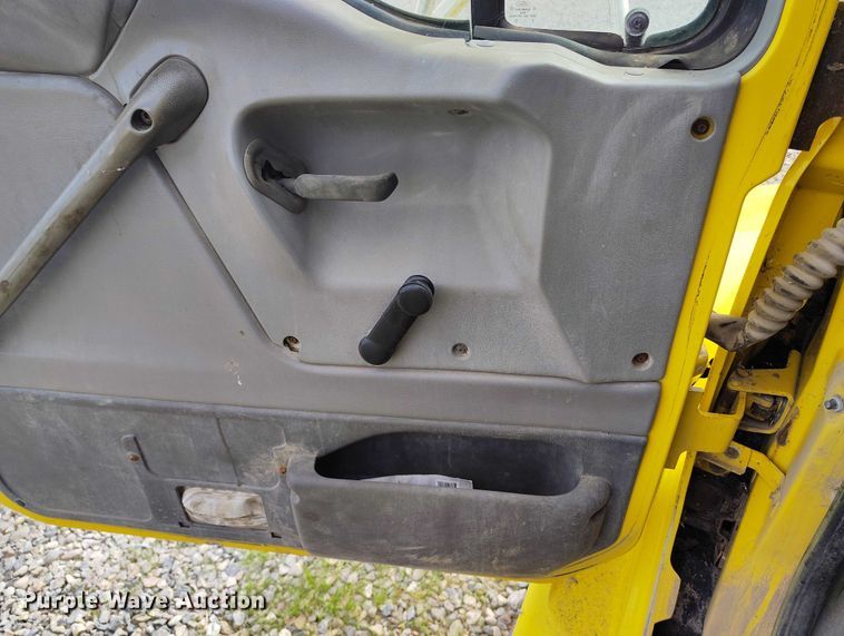 image for item DP5104 1998 Ford L8000 fuel truck