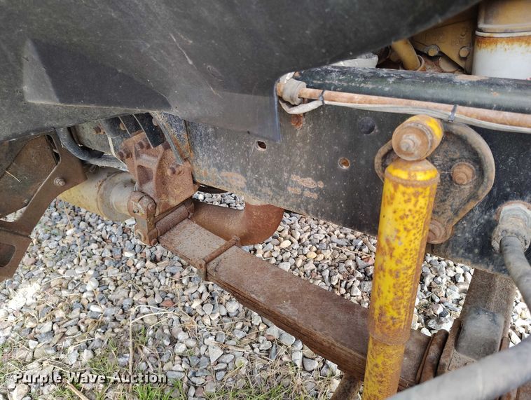 image for item DP5104 1998 Ford L8000 fuel truck