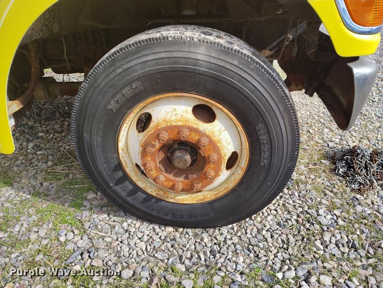 image for item DP5104 1998 Ford L8000 fuel truck