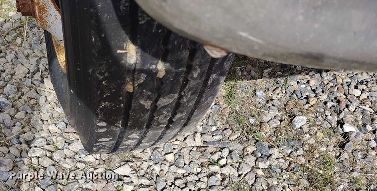 image for item DP5104 1998 Ford L8000 fuel truck