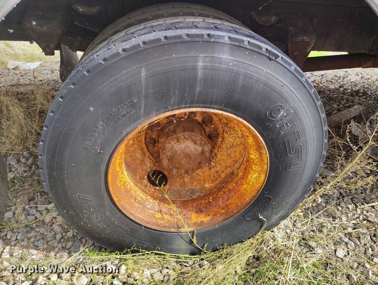 image for item DP5104 1998 Ford L8000 fuel truck