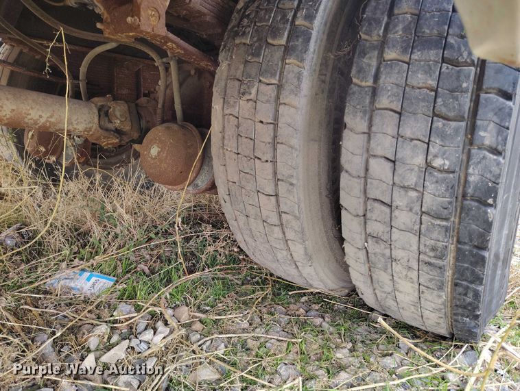 image for item DP5104 1998 Ford L8000 fuel truck