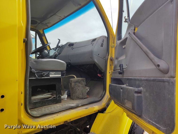 image for item DP5104 1998 Ford L8000 fuel truck