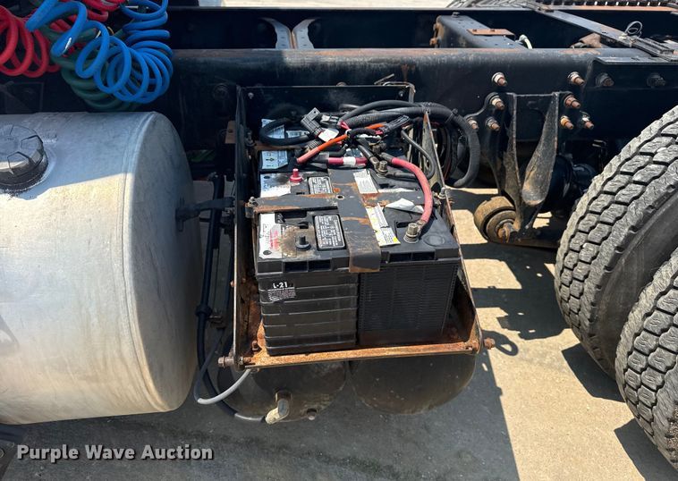 image for item DS3872 2006 International 8600 semi truck