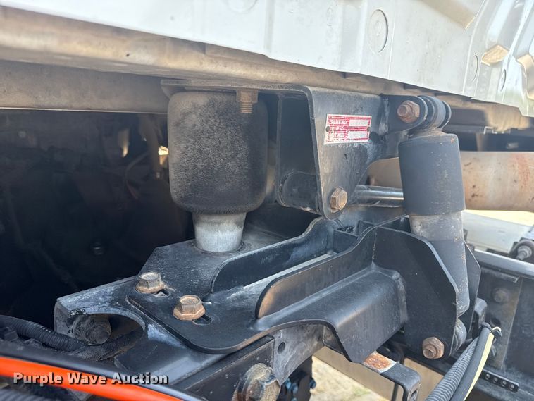 image for item DS3872 2006 International 8600 semi truck