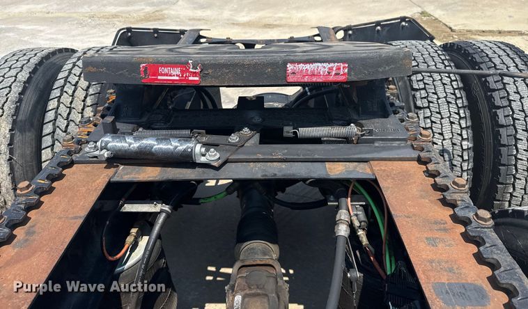 image for item DS3872 2006 International 8600 semi truck