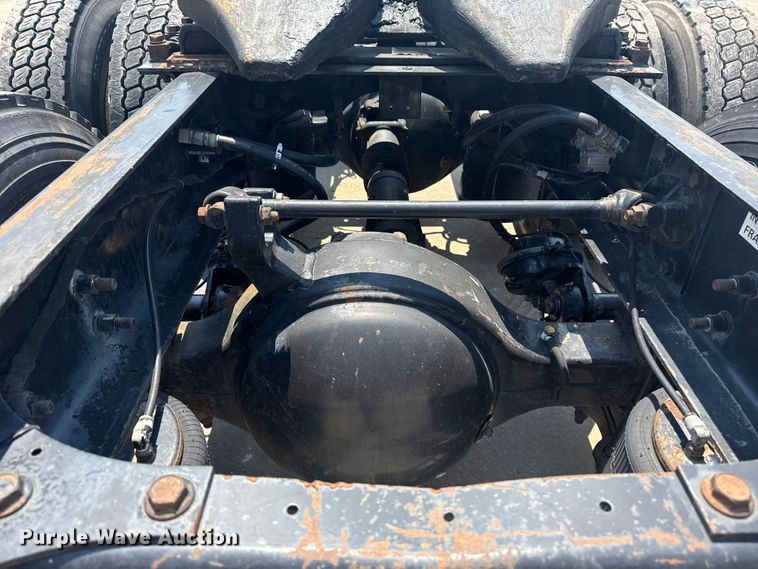 image for item DS3872 2006 International 8600 semi truck