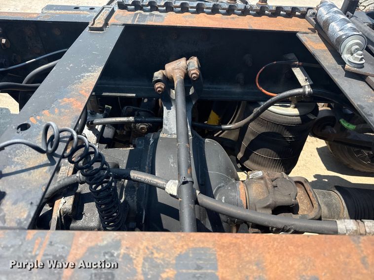 image for item DS3872 2006 International 8600 semi truck