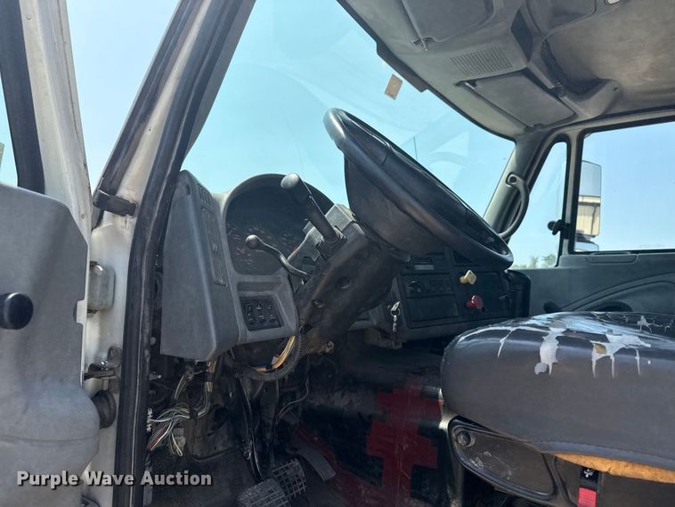 image for item DS3872 2006 International 8600 semi truck