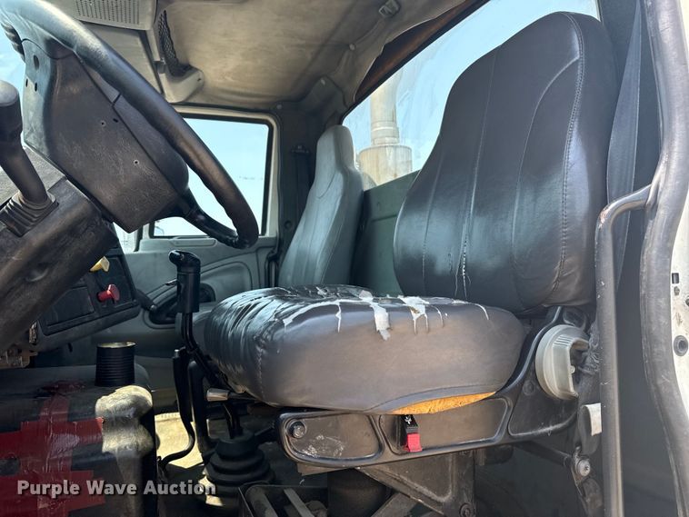 image for item DS3872 2006 International 8600 semi truck