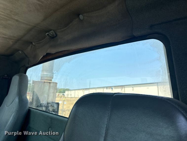 image for item DS3872 2006 International 8600 semi truck