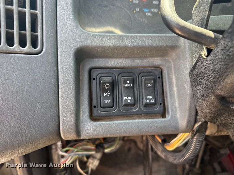 image for item DS3872 2006 International 8600 semi truck