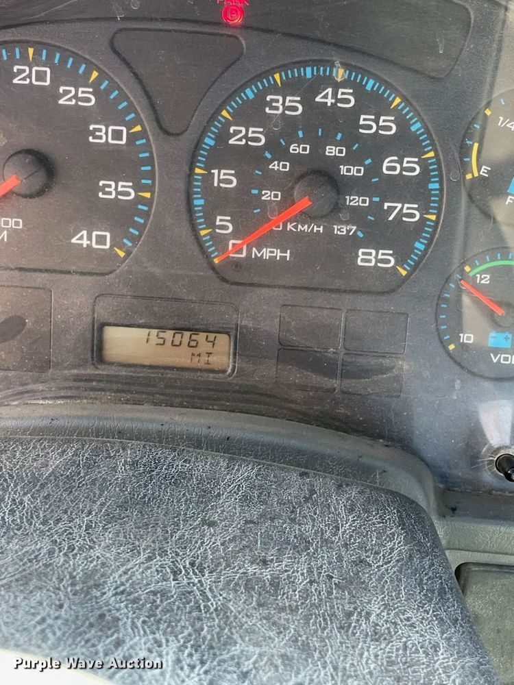 image for item DS3872 2006 International 8600 semi truck