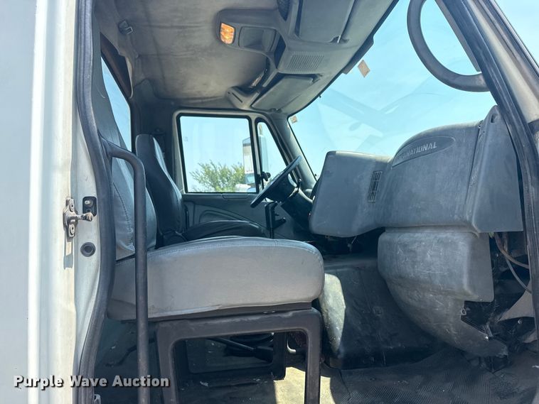 image for item DS3872 2006 International 8600 semi truck