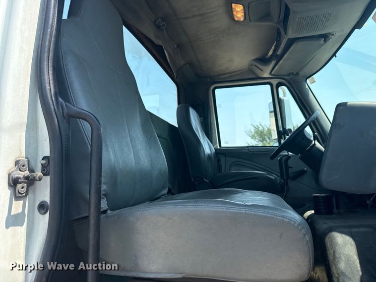 image for item DS3872 2006 International 8600 semi truck