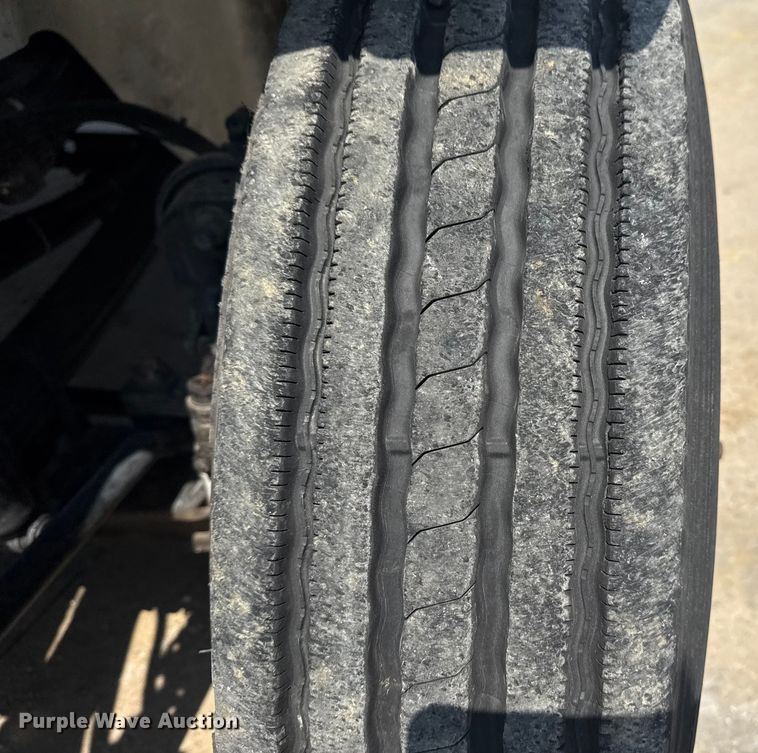 image for item DS3872 2006 International 8600 semi truck