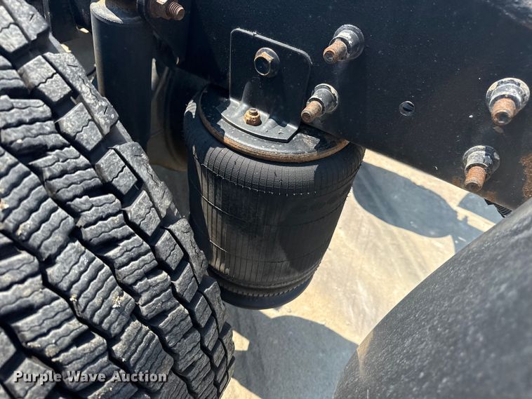 image for item DS3872 2006 International 8600 semi truck