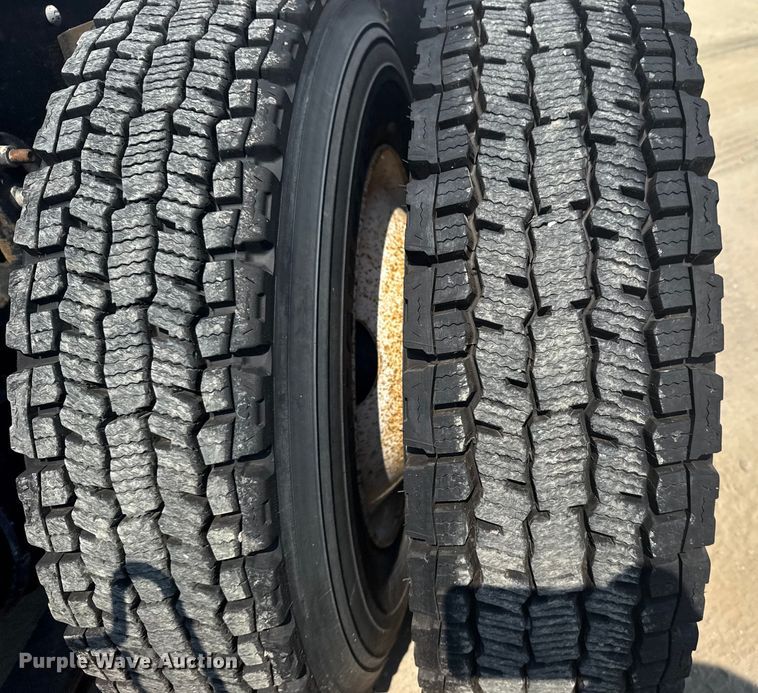 image for item DS3872 2006 International 8600 semi truck