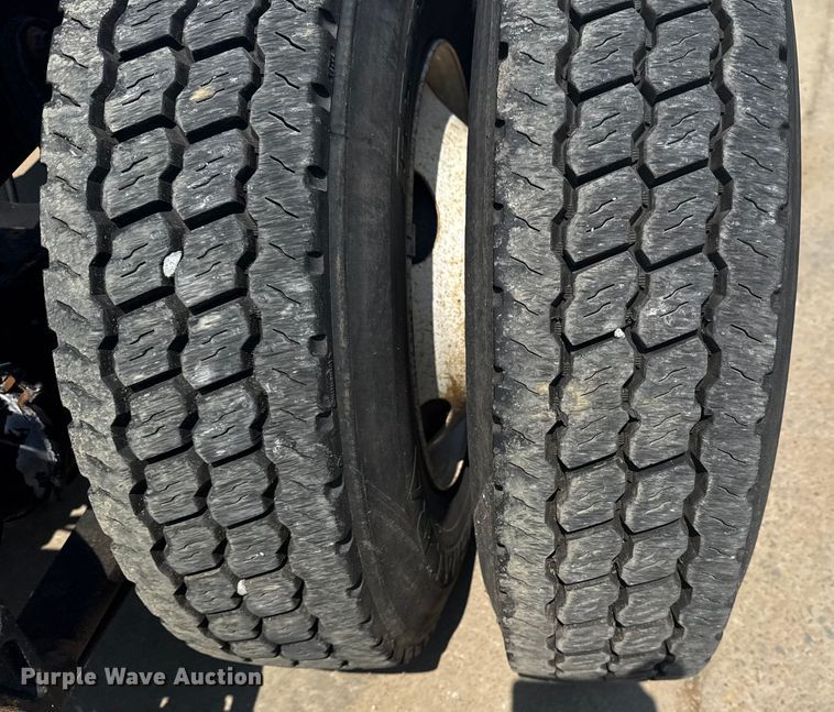 image for item DS3872 2006 International 8600 semi truck