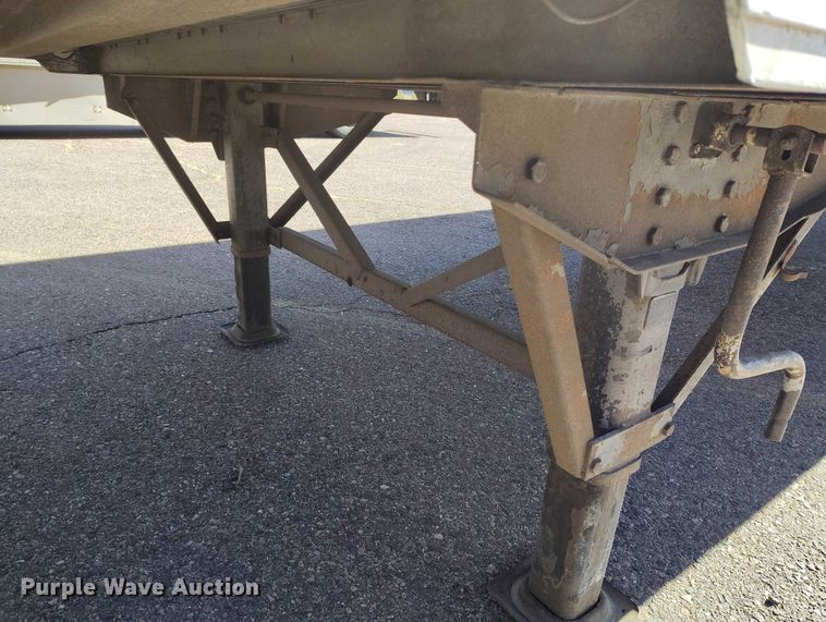 image for item DT0751 2002 Wabash dry van trailer