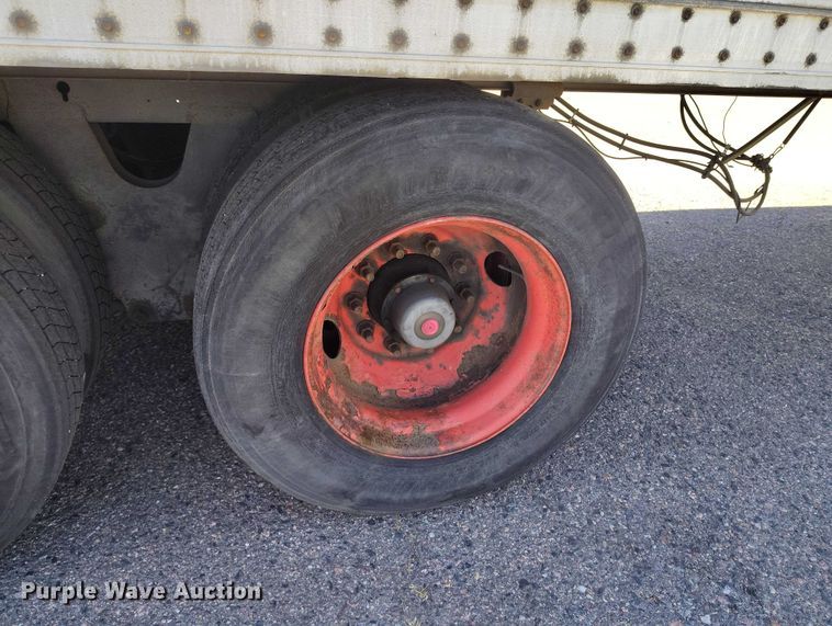 image for item DT0751 2002 Wabash dry van trailer