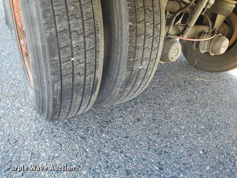 image for item DT0751 2002 Wabash dry van trailer