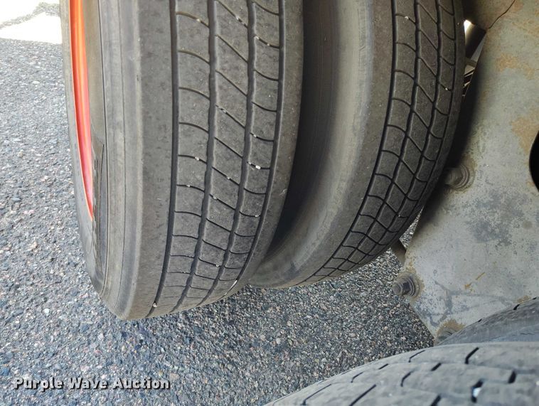 image for item DT0751 2002 Wabash dry van trailer