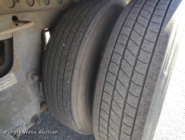 image for item DT0751 2002 Wabash dry van trailer