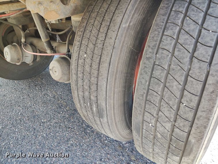 image for item DT0751 2002 Wabash dry van trailer