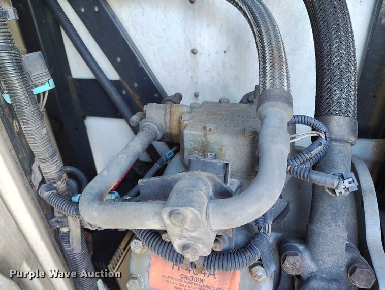 image for item DT0752 2011 Utility refrigerated van trailer