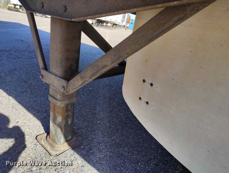 image for item DT0754 2005 Wabash dry van trailer