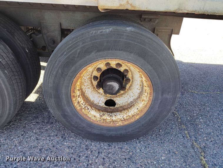 image for item DT0754 2005 Wabash dry van trailer