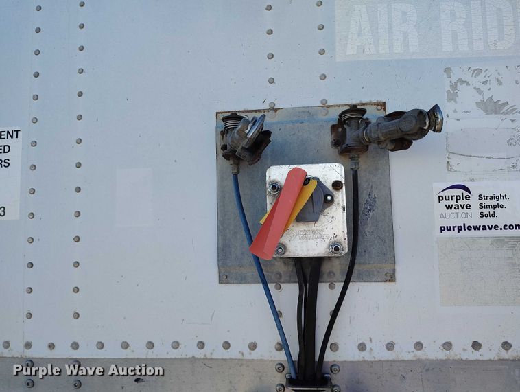 image for item DT0755 2002 Wabash dry van trailer