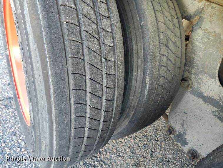 image for item DT0755 2002 Wabash dry van trailer