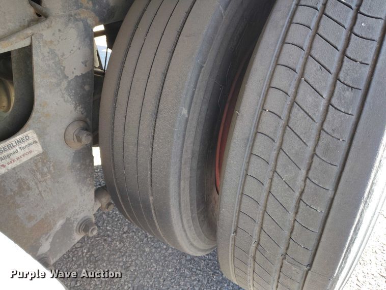 image for item DT0755 2002 Wabash dry van trailer