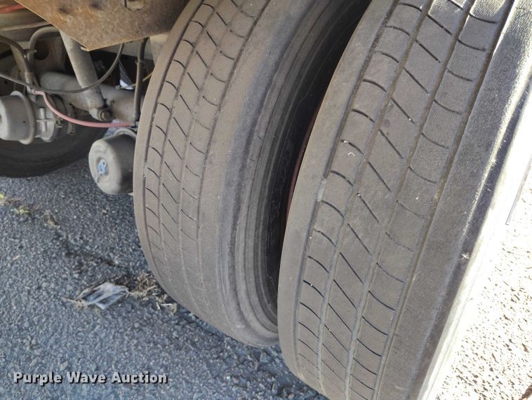 image for item DT0755 2002 Wabash dry van trailer