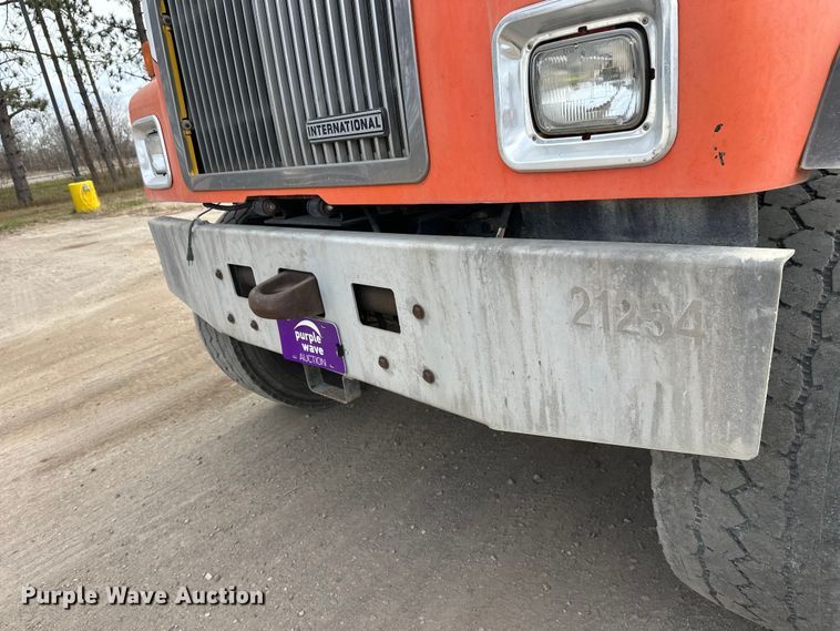 image for item DT6438 2000 International 5500i ready mix truck